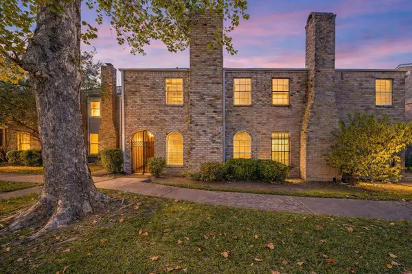 8726 Wilcrest Drive #8726, Houston, TX 77099