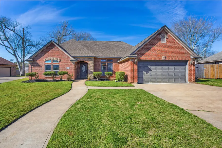 104 Hamilton Court, Clute, TX 77531 - #2