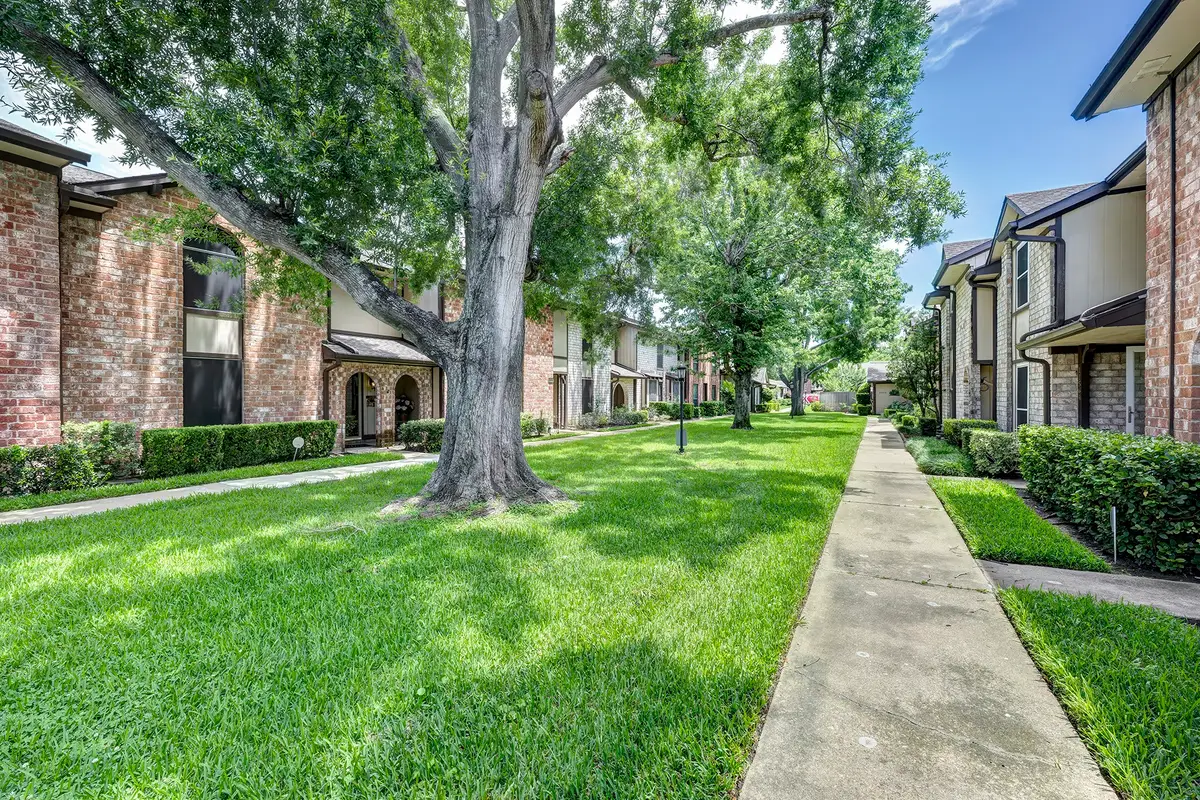11548 S Kirkwood Road, Houston, TX 77477 - #1