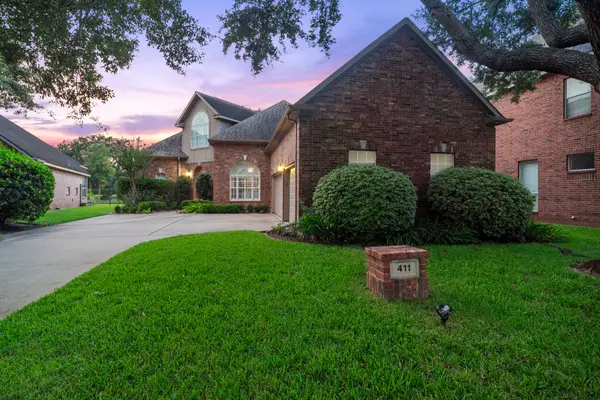 411 Brook Shore Court, Sugar Land, TX 77478