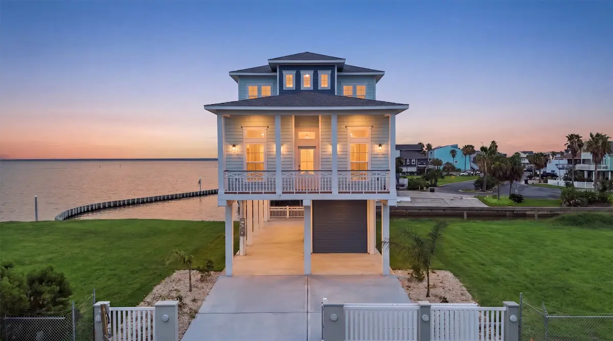 107 Gulf Drive, Tiki Island, TX 77554 - #1