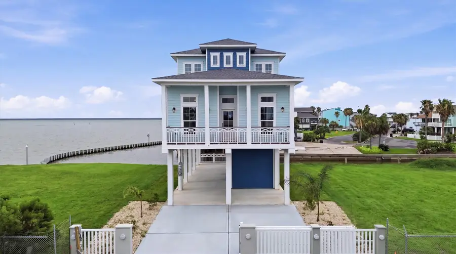 107 Gulf Drive, Tiki Island, TX 77554 - #2