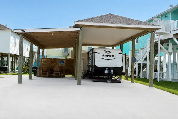 986 S Redfish, Crystal Beach, TX 77650