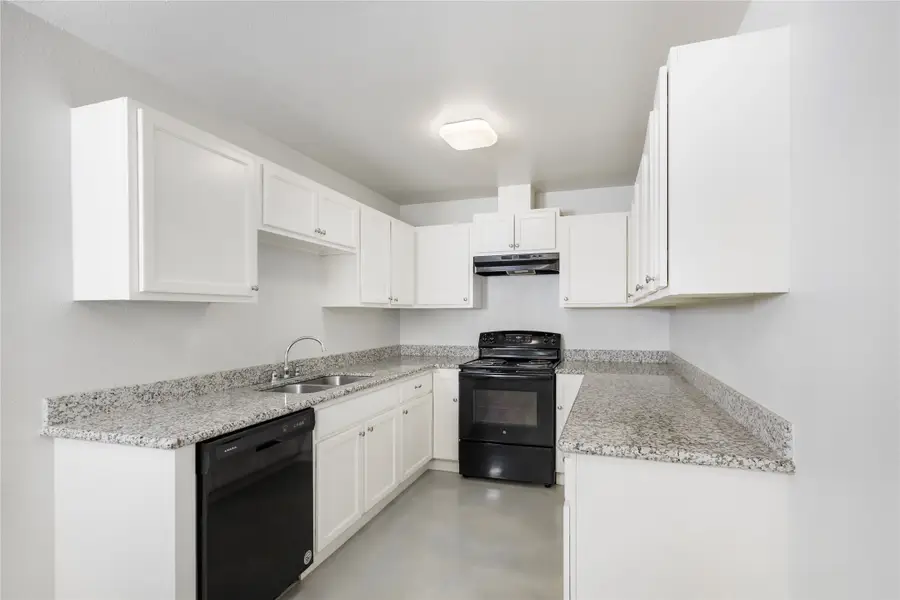 638 Luke Street, Dayton, TX 77535 - Image #2