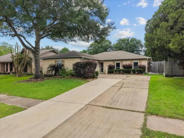 883 Silverpines Road, Houston, TX 77062