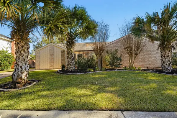 15015 Pleasant Valley Road, Houston, TX 77062