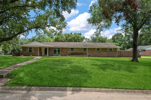104 Merrilane Street, Baytown, TX 77520
