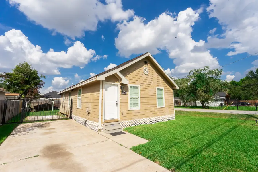 9143 Conger Street, Houston, TX 77075 - Image #2