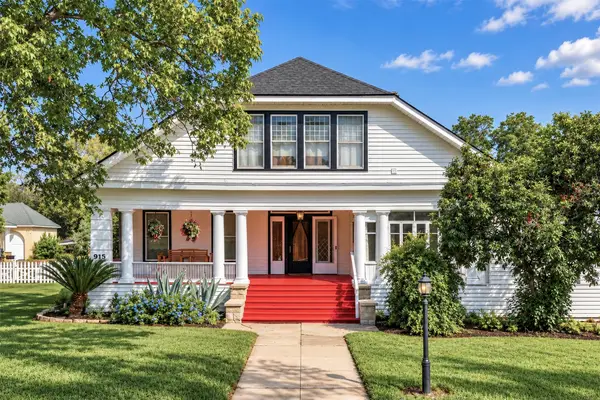 915 Saint Lawrence Street, Gonzales, TX 78629