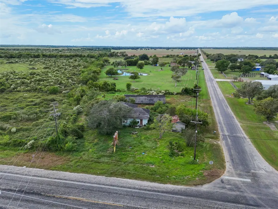 25 County Road 242, Matagorda, TX 77457 - Image #2