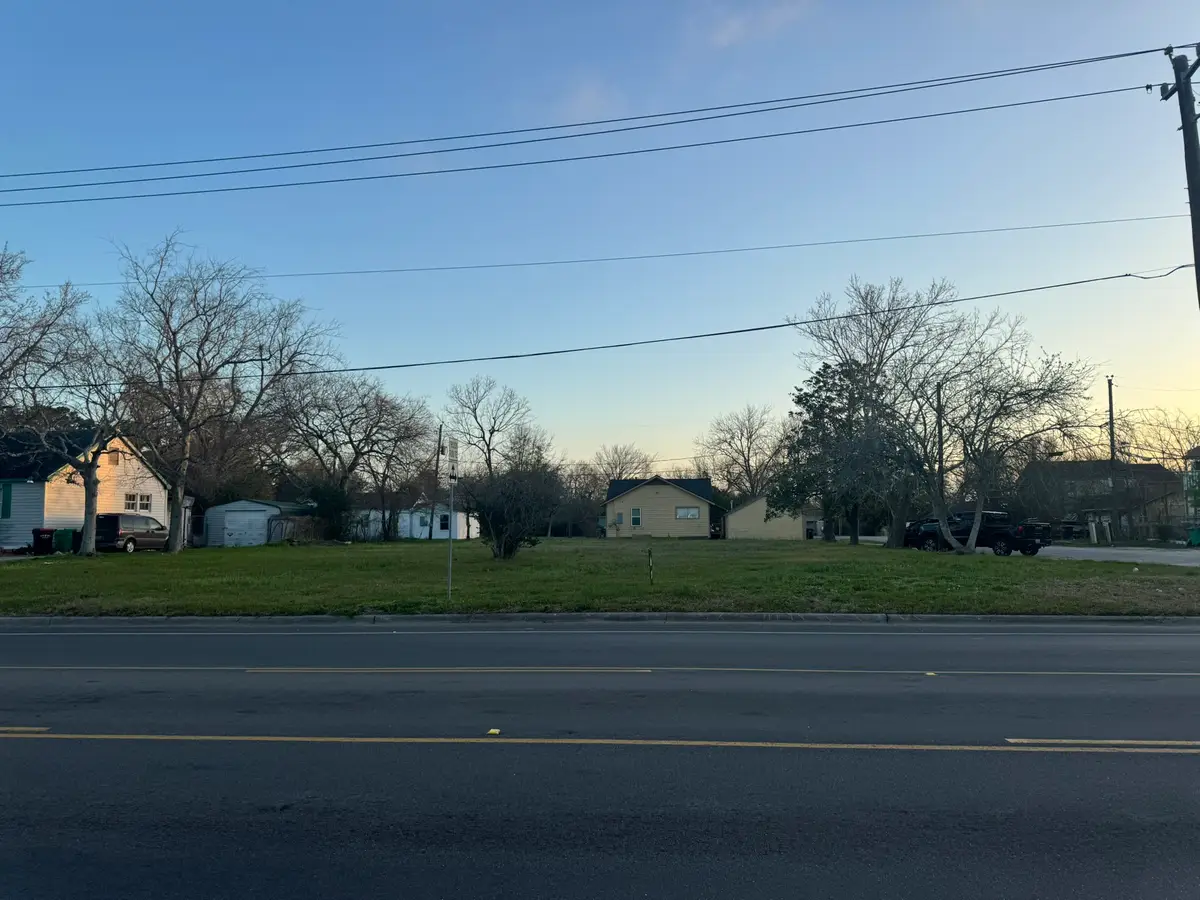 1921 W Main Street, Baytown, TX 77520 - #1