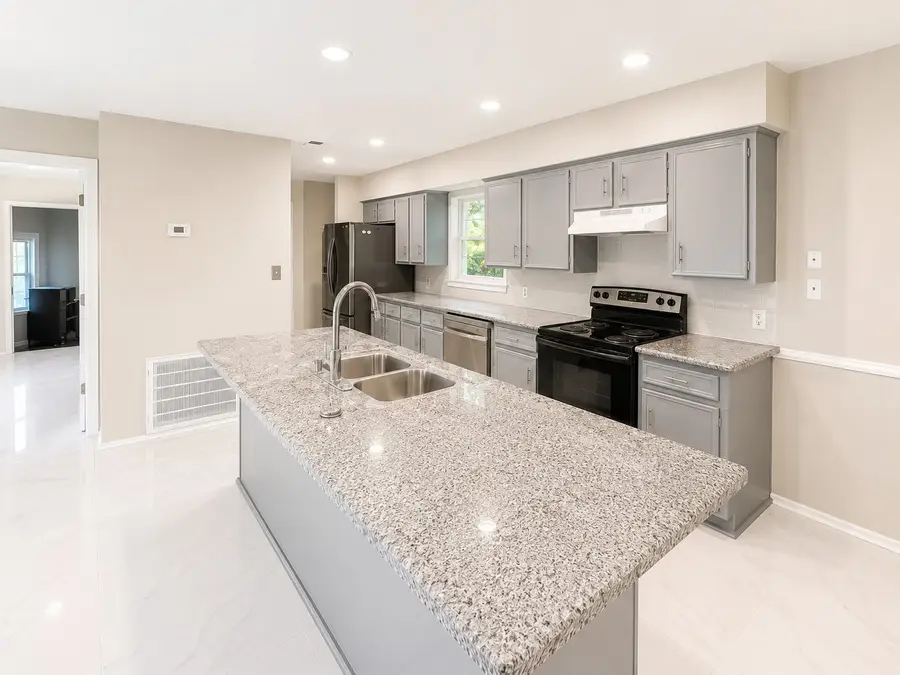 513 W Texas Street, Brazoria, TX 77422 - #3