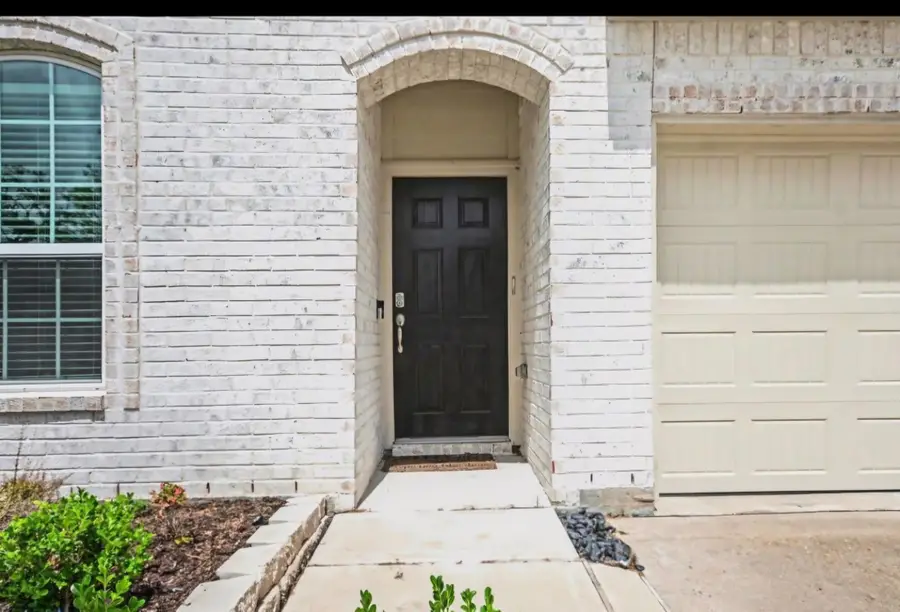 214 Water Grass Trail, Clute, TX 77531 - #2