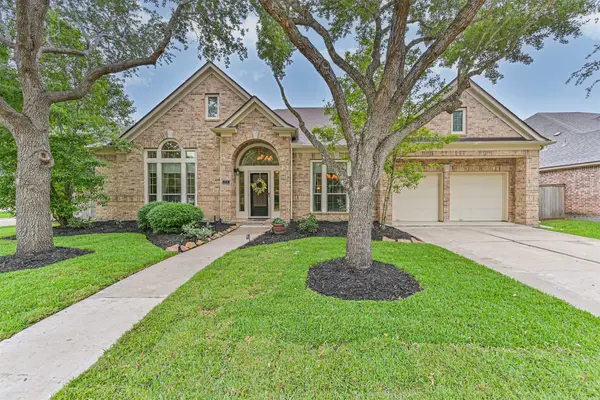 2701 Greenblade Court, Pearland, TX 77584