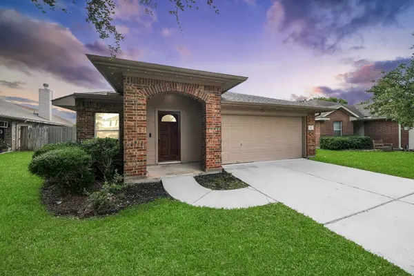137 Rustic Colony Lane, Dickinson, TX 77539