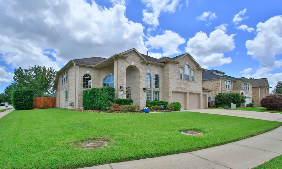 2107 N Silverthorn, League City, TX 77565 - #2