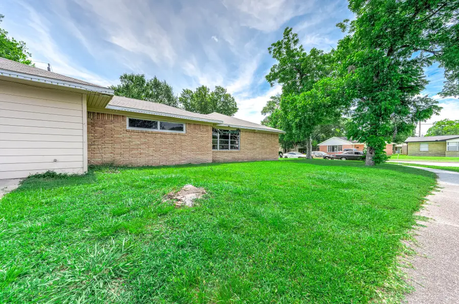 122 W Riverwood Drive, Houston, TX 77076 - #2