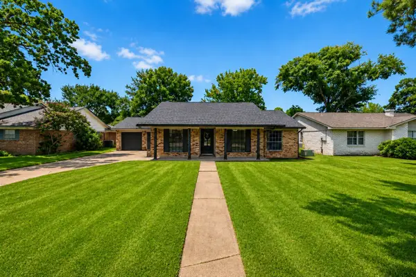 3700 Kingsway Drive, Baytown, TX 77521