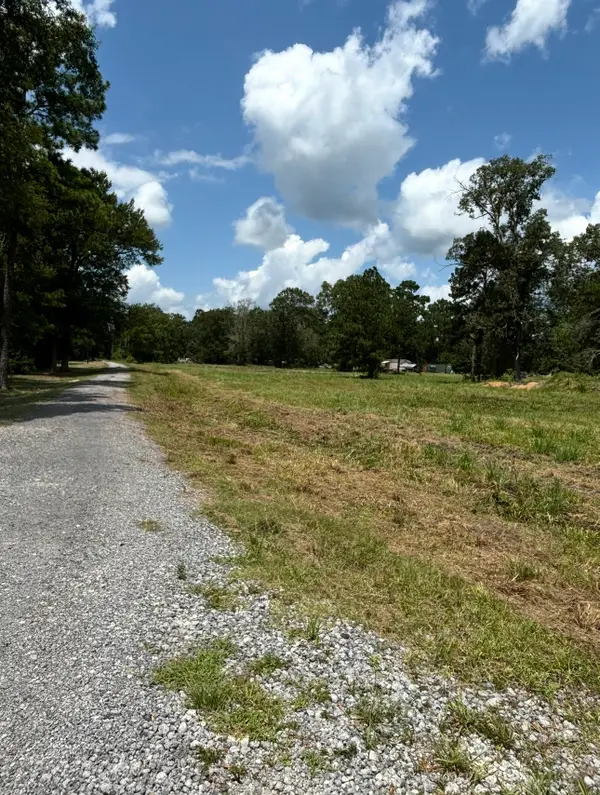 75 Armstrong Drive, Liberty, TX 77575