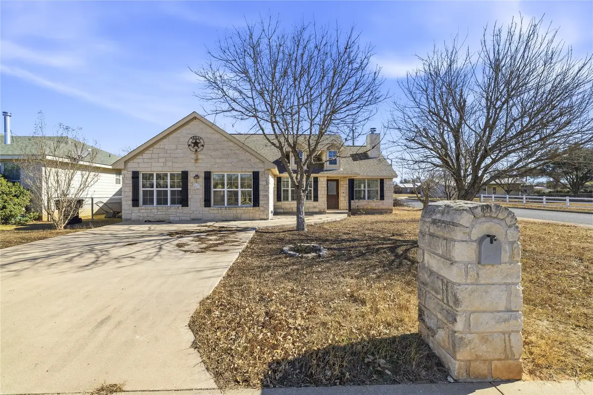 201 Green Oaks Loop, Fredericksburg, TX 78624 - #1