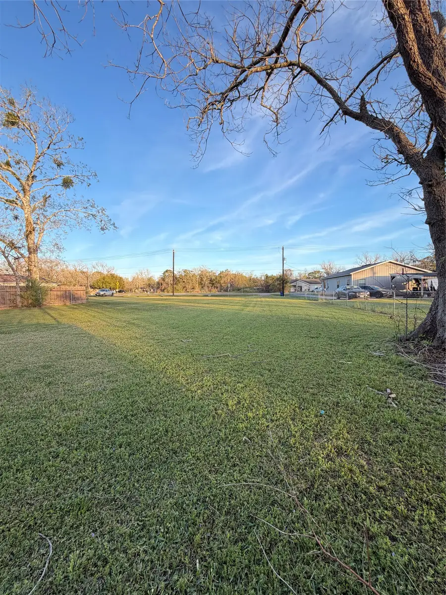 1007 E 2nd Street, Sweeny, TX 77480 - #3