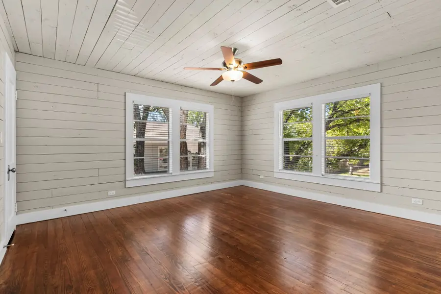 409 E Austin Street, Bellville, TX 77418 - #3