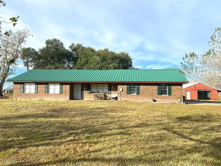 204 Meadowview Drive, El Campo, TX 77437 - Image #3