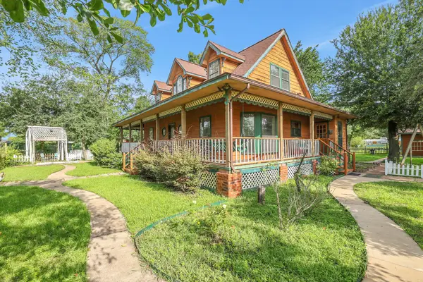 219 Harris Road, Highlands, TX 77562