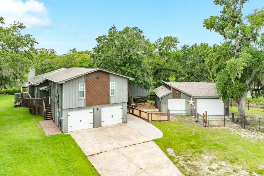 1 Buffalo Ct, Lake Jackson, TX 77566 - #3
