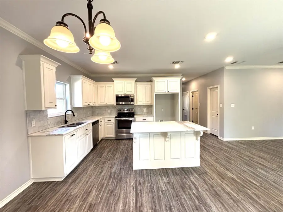 196 Twisted Oaks Drive, Rusk, TX 75785 - Image #2