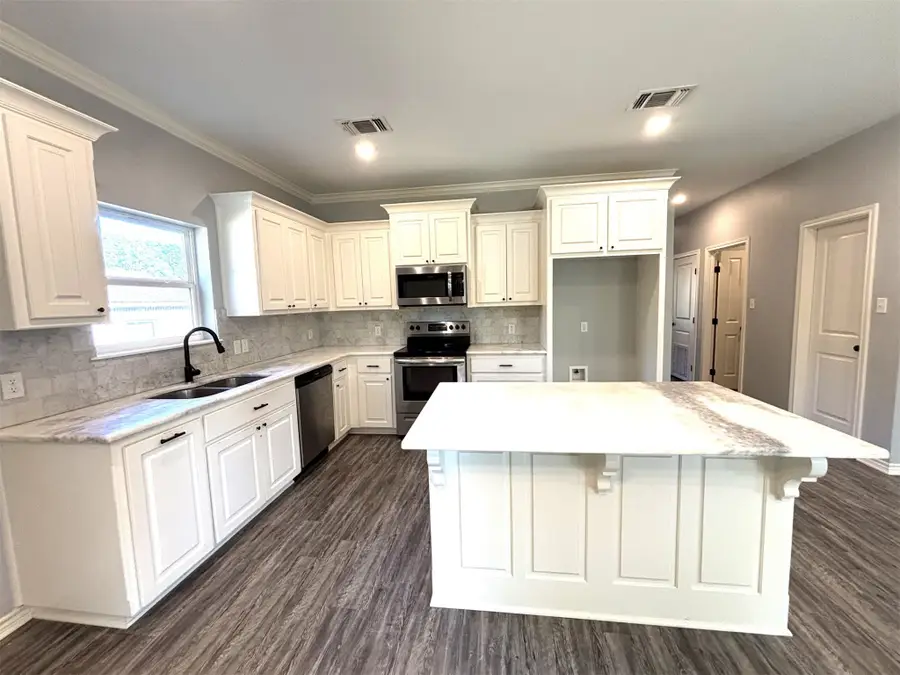 196 Twisted Oaks Drive, Rusk, TX 75785 - Image #3