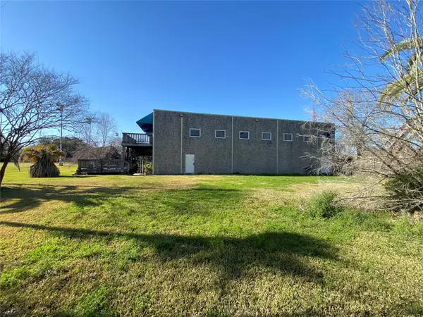 120 Silverbell Circle, Lake Jackson, TX 77566