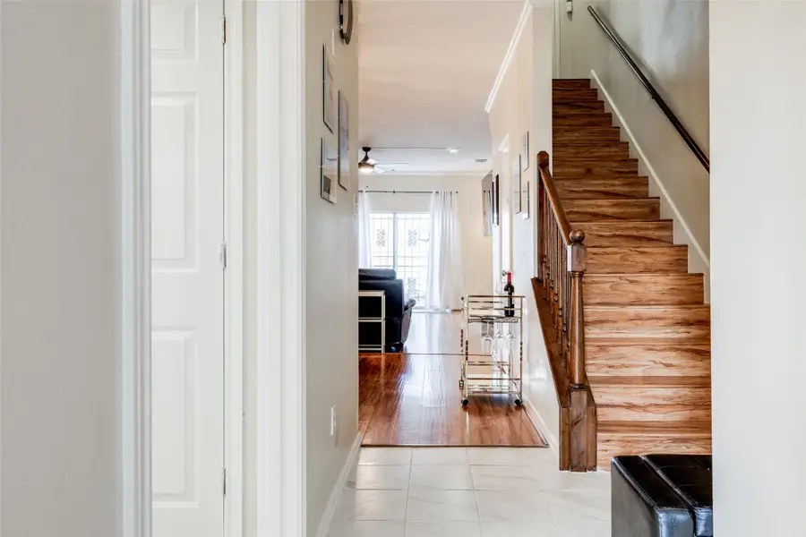 1035 Fountain View Drive, Houston, TX 77057 - Image #2