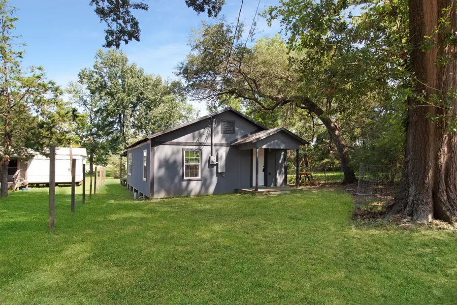 231 Page Avenue, Shepherd, TX 77371 - Image #2