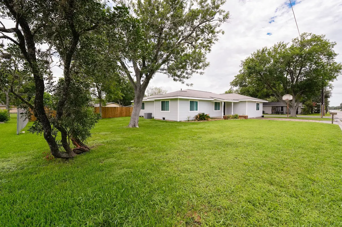 214 South Street, Schulenburg, TX 78956 - #1