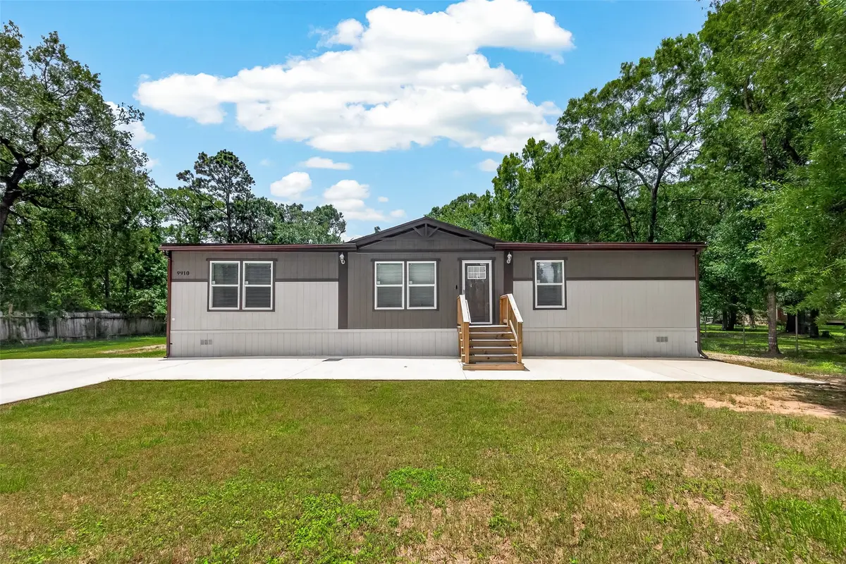 9910 Oak Leaf Street, Baytown, TX 77521 - #1