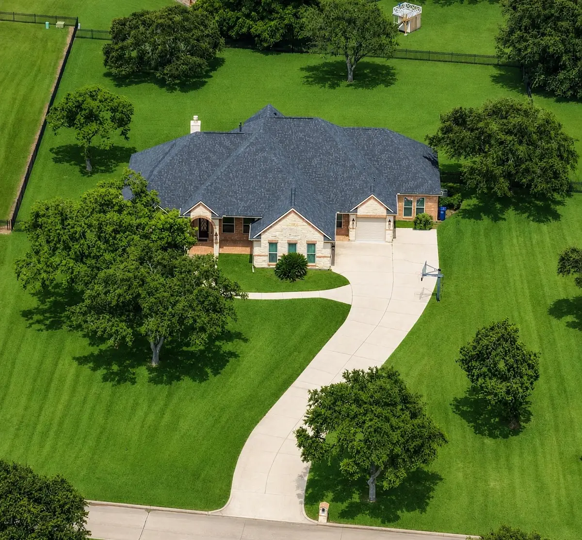 226 Houston Point Drive, Beach City, TX 77523 - #1