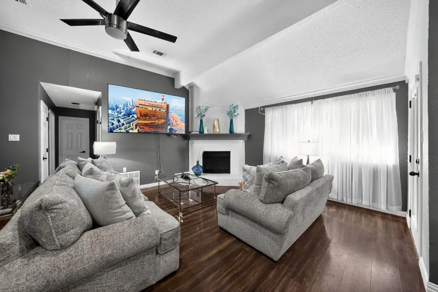 310 Kalmia Drive, Arlington, TX 76018 - Image #2