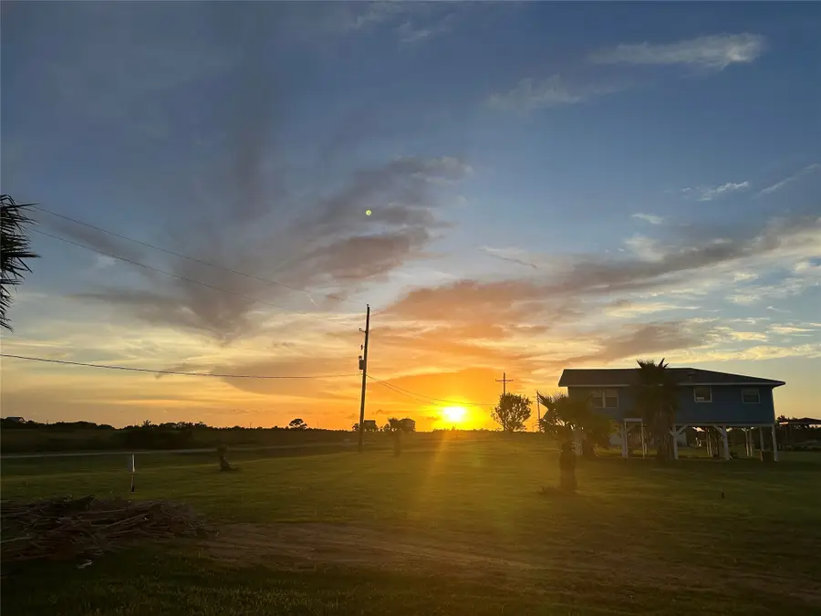 540 Bayou Avenue, Anahuac, TX 77514 - #2