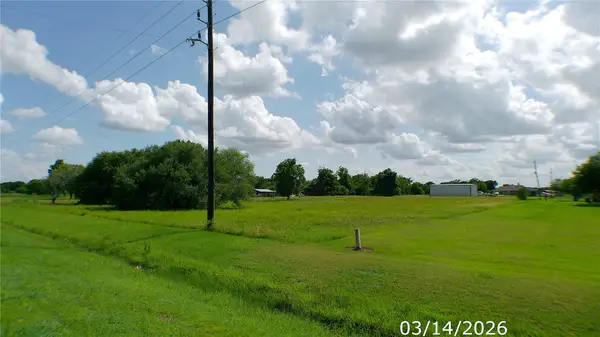 9113 Harvest Road, Sealy, TX 77474