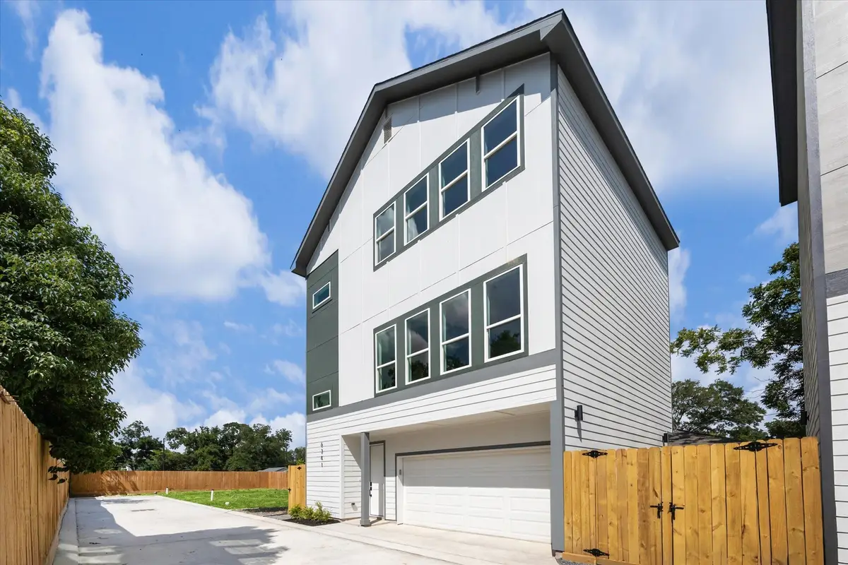 6343 W Montgomery Road, Houston, TX 77091 - Image #1