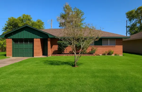 203 Mimosa Street, Lake Jackson, TX 77566