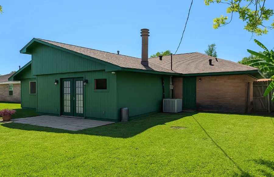 203 Mimosa Street, Lake Jackson, TX 77566 - Image #2