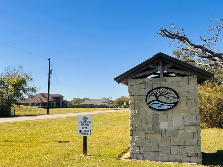 32002 Amberjack Drive, Richwood, TX 77515 - Image #2