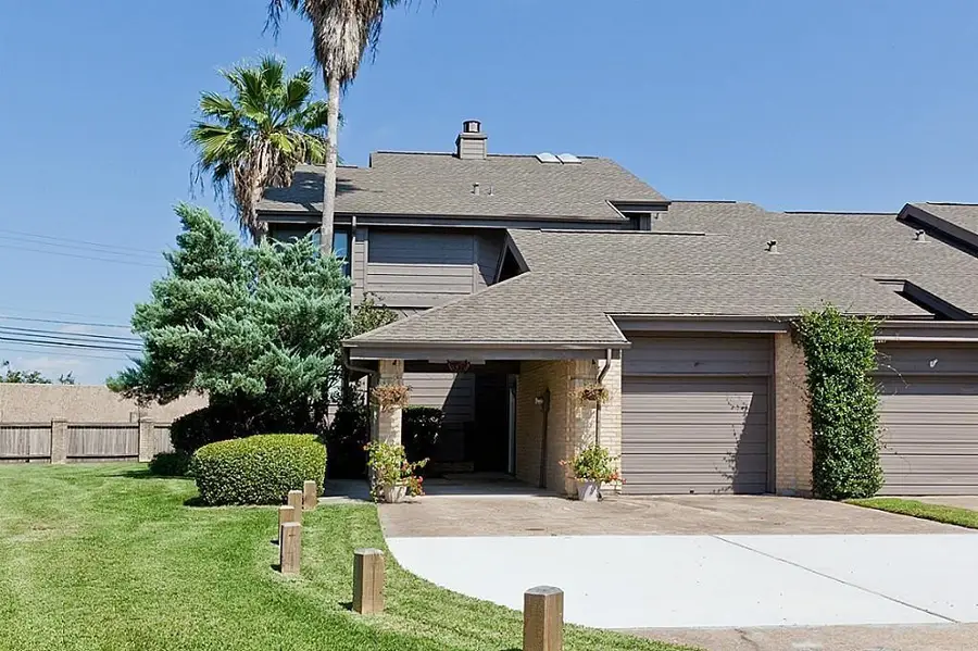 2619 Sailboat Drive, Houston, TX 77058 - Image #2