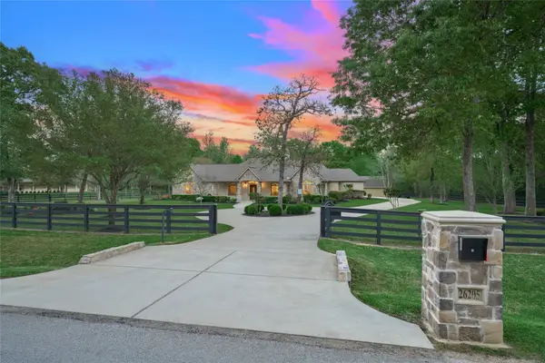 26205 Crown Ranch Boulevard, Montgomery, TX 77316