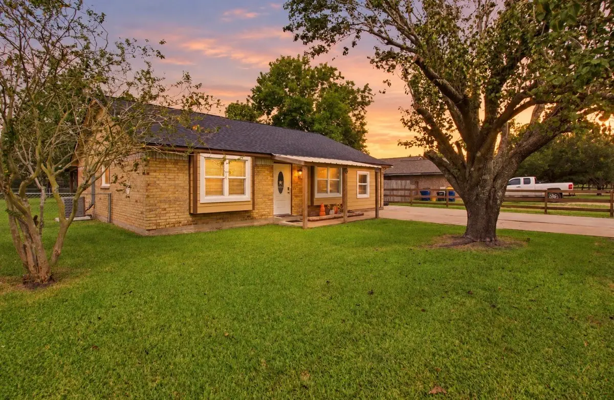 5106 3rd Street, Danbury, TX 77534 - #1