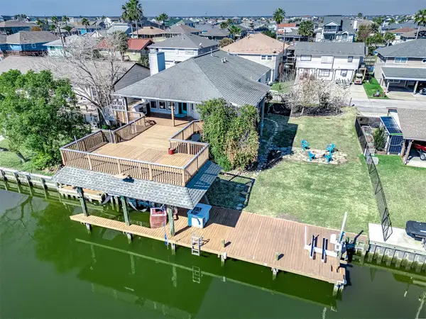 837 Marlin Street, Bayou Vista, TX 77563