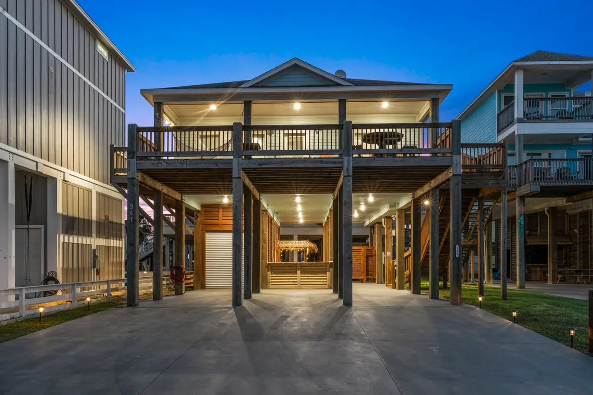 941 S Gateway, Crystal Beach, TX 77650 - Image #1