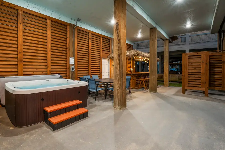 941 S Gateway, Crystal Beach, TX 77650 - Image #3